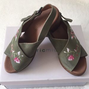 Eric Micheal Linden Green Sandals, Size 9